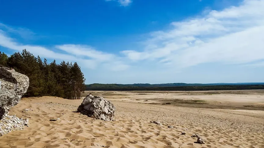 Kdo v létě nevyrazí na poušť do Polska, jako by nebyl cestovatel. Błędowska vás překvapí i bez velbloudů.