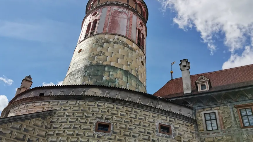 Naleznete zde i krásný zámek.