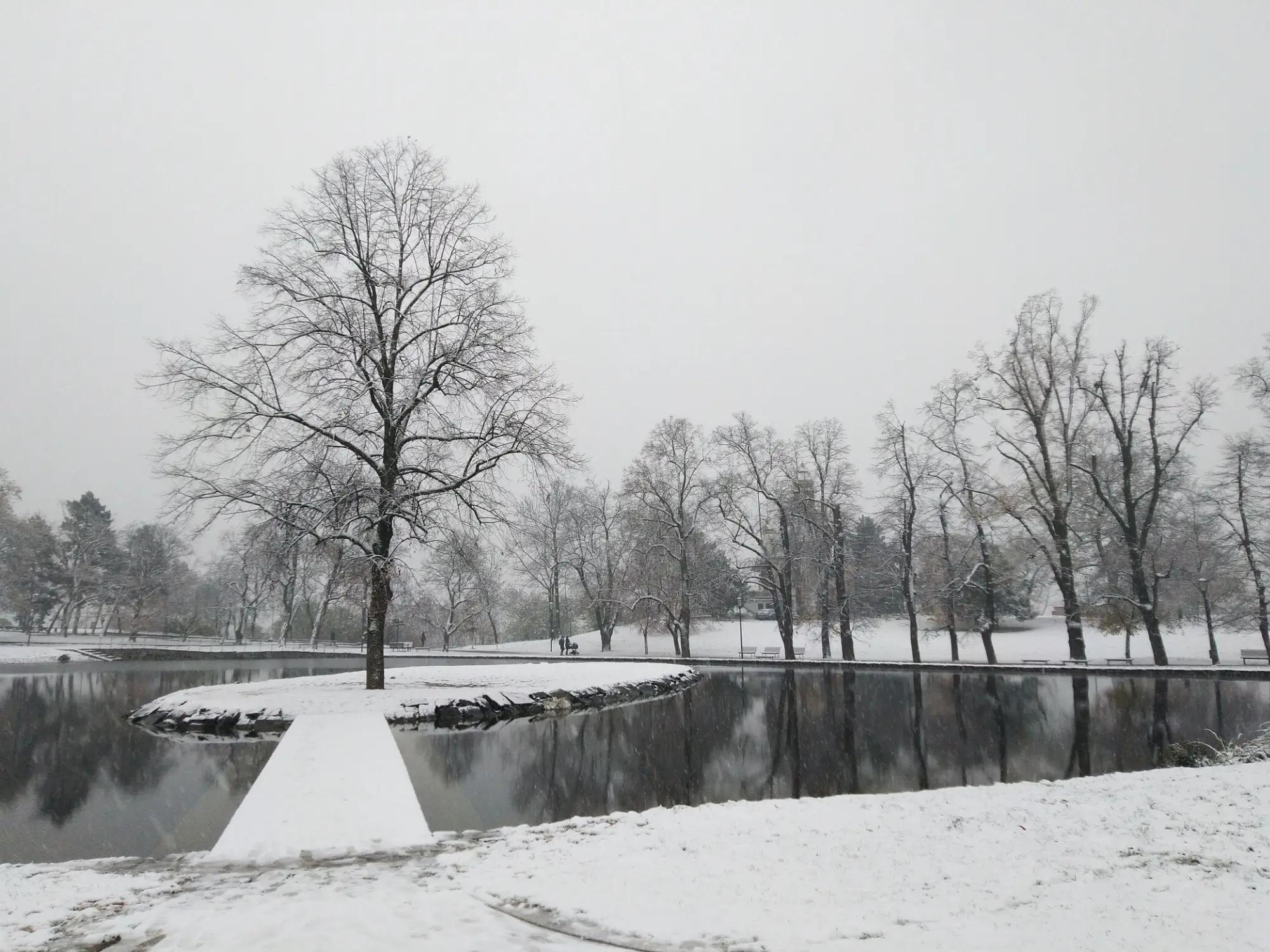 Park na Letné v Praze v zimě