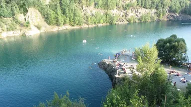 Zapomeňte na Mácháč nebo Balaton. Tady vás čeká voda jak z pohádky a klid, o jakém se vám ani nesnilo