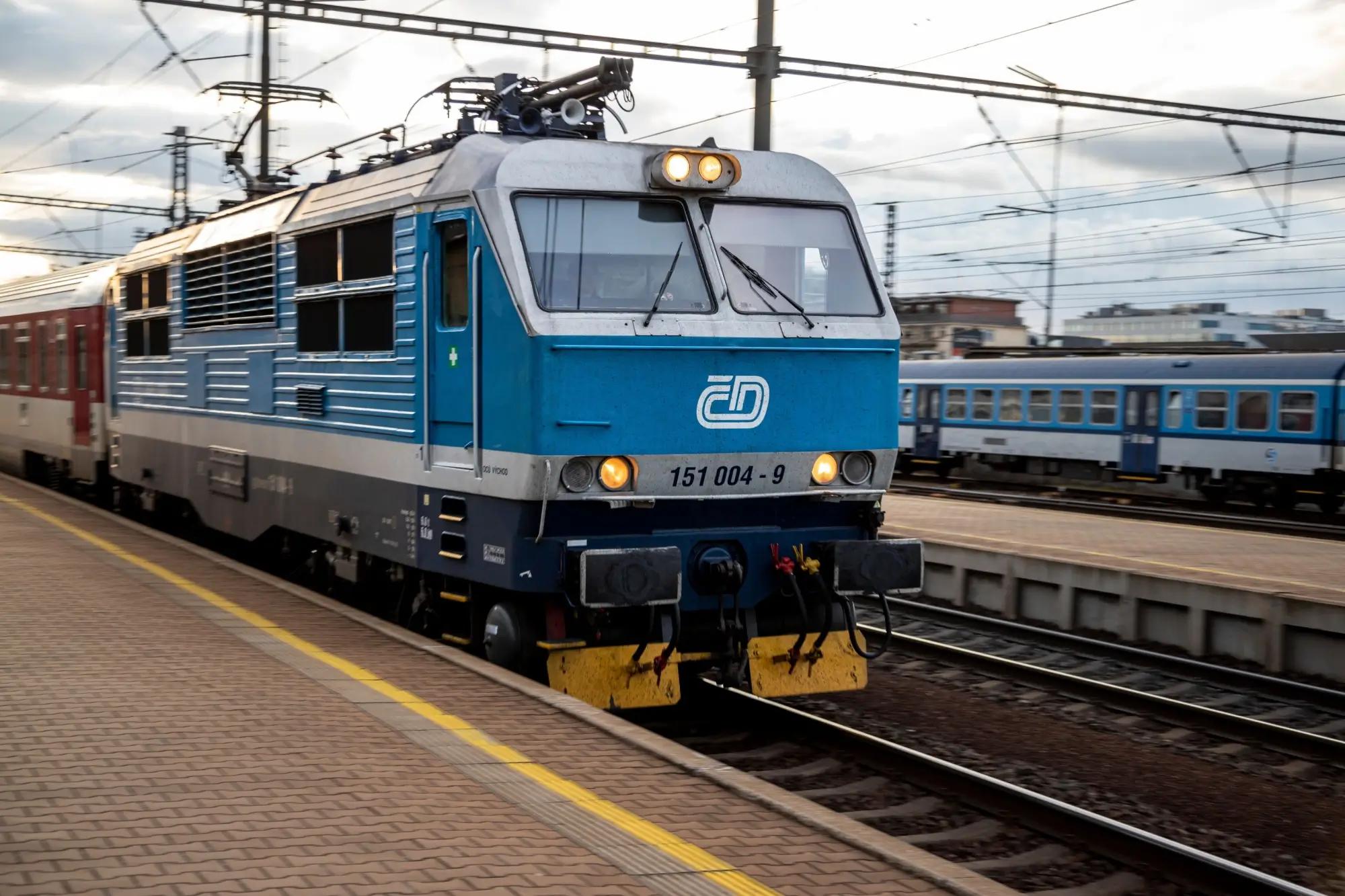 Vlaky ČD na nádraží