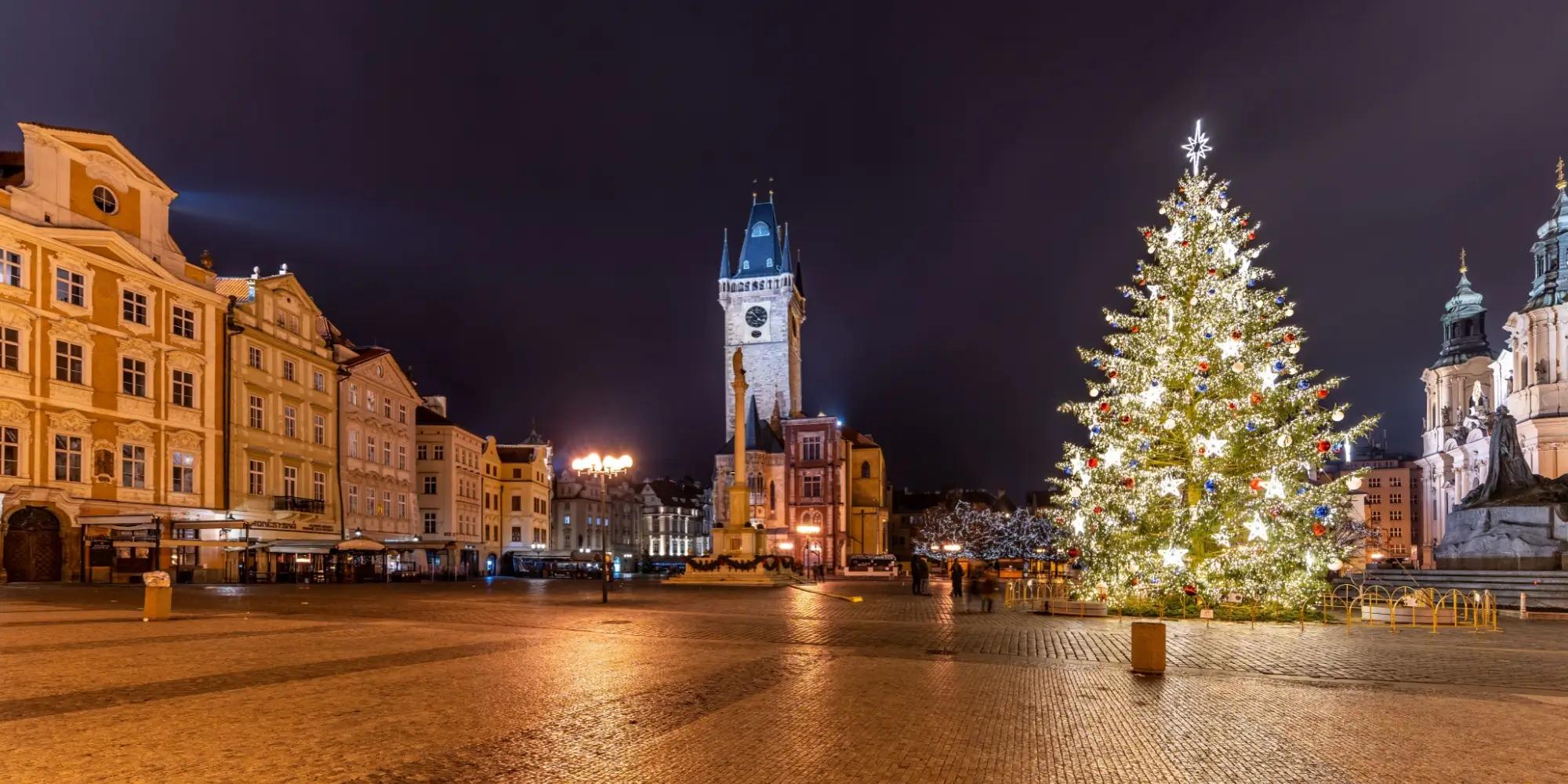 Vánoční náměstí je zatím bohužel bez sněhu. Zdroj: shutterstock.com