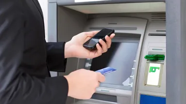 Tohle vás u bankomatu zaskočí: Zahraniční novinka už míří k českým hranicím. Policie bije na poplach.