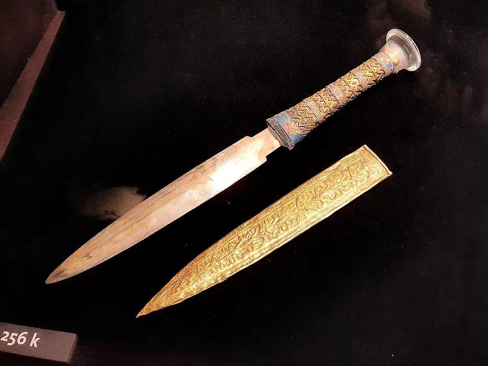 Replika Tutanchamonovy dýky