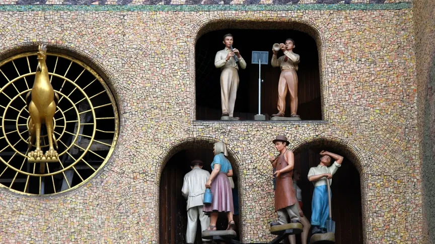 Apoštoly na olomouckém orloji nehledejte.