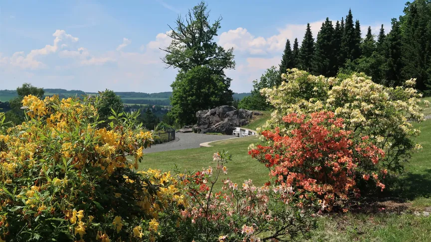 Ukrývá kouzelné zahrady.