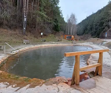 Tento termální pramen je zdarma a Češi ho neznají. Přitom je kousek od hranic! Tento ráj je zdarma.