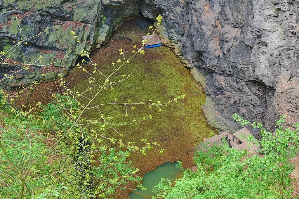 jezírko na dně propasti