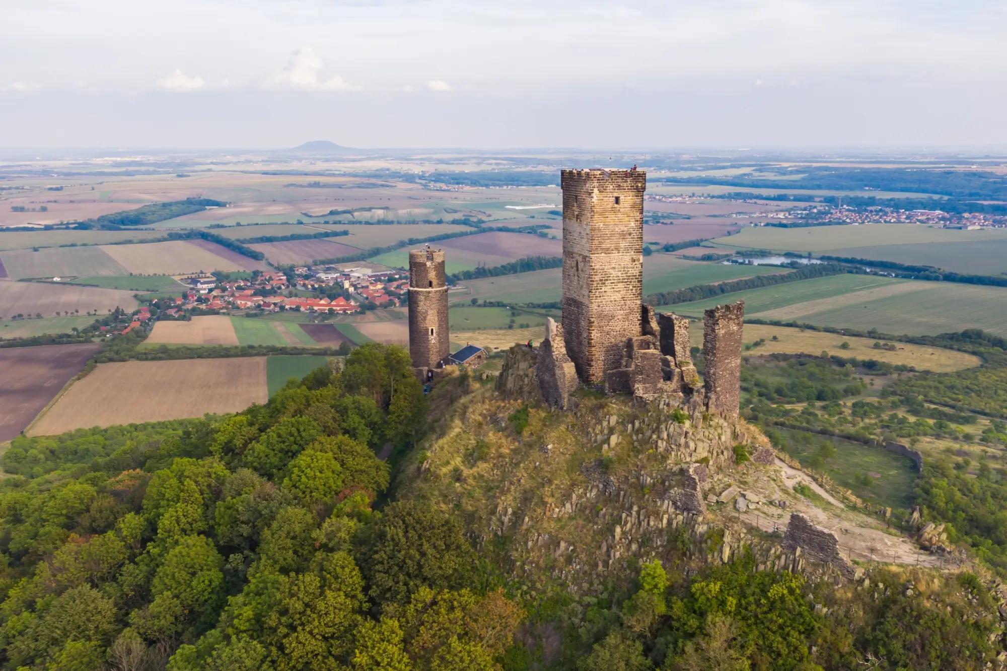 Letecký pohled na zříceninu Hazmburk