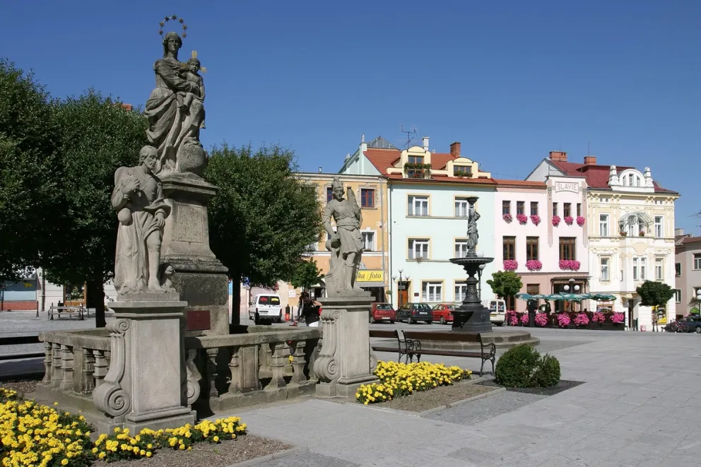 Poznejte české náměstí na základě fotky.