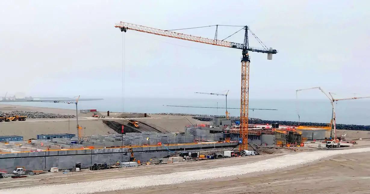 Stavba na břehu postupuje rychle. 