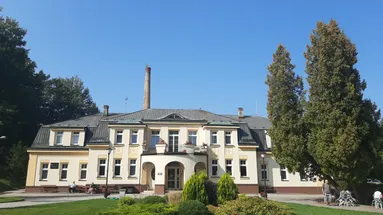 Lázně, kam jezdí hlavně turisté.