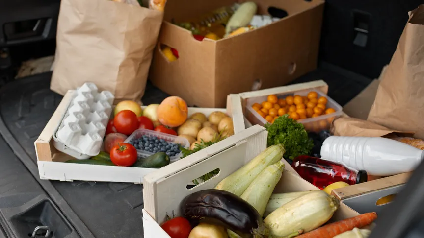 Lidé si stěžují na kvalitu potravin v supermarketech.