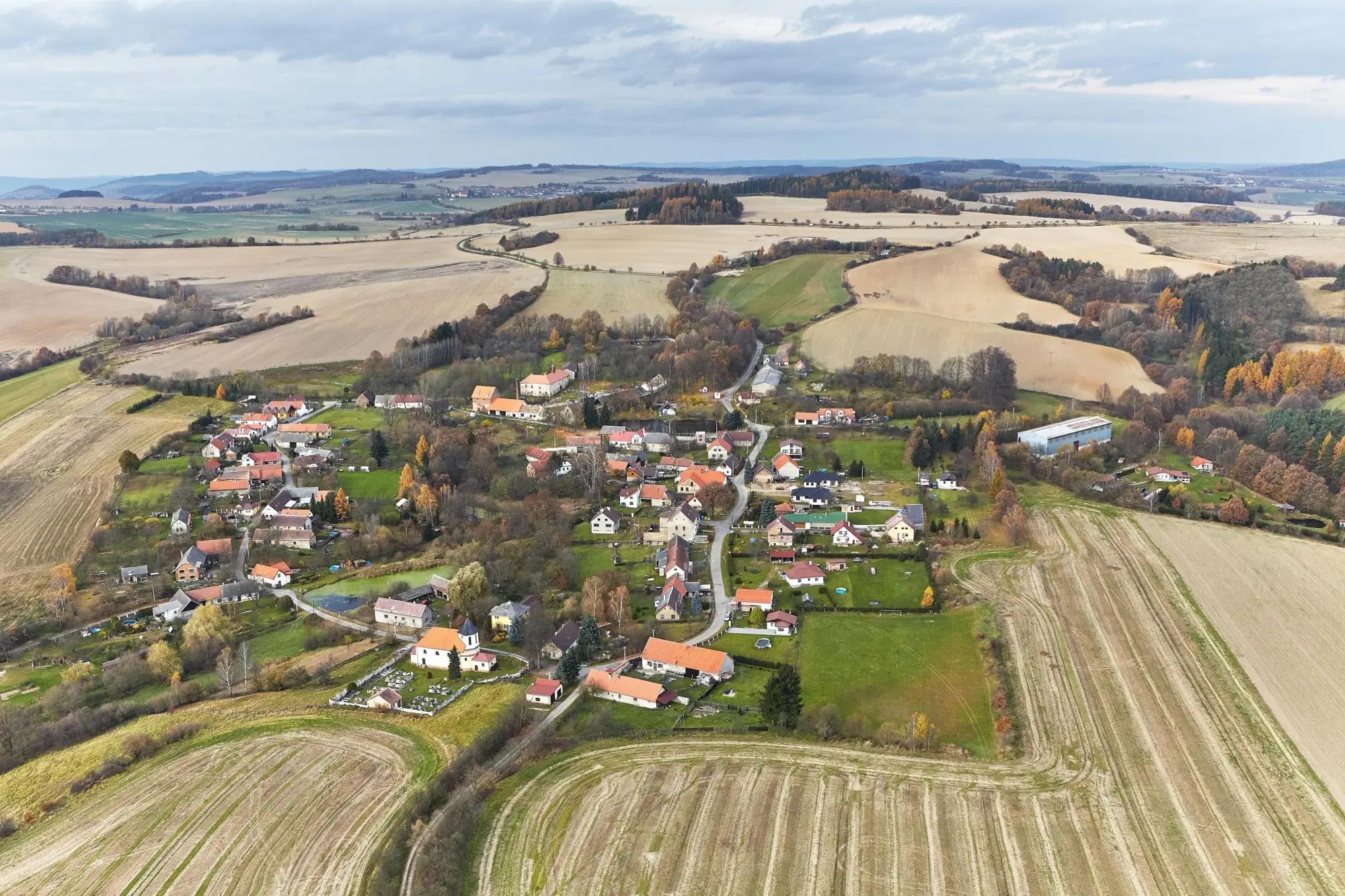 Malebné Benešovsko poskytlo Hezuckému potřebný klid a pohodu. Zdroj: shutterstock.com