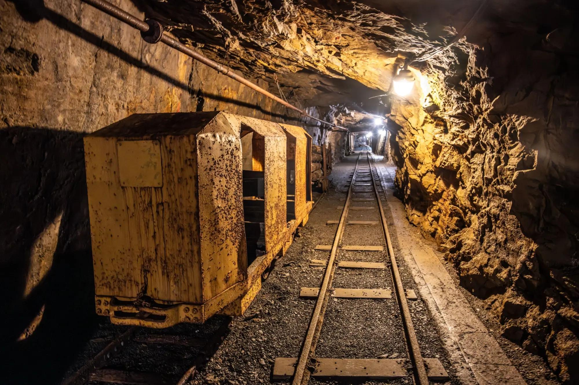 historickápozie ve štole v jáchymovském dole Svornost