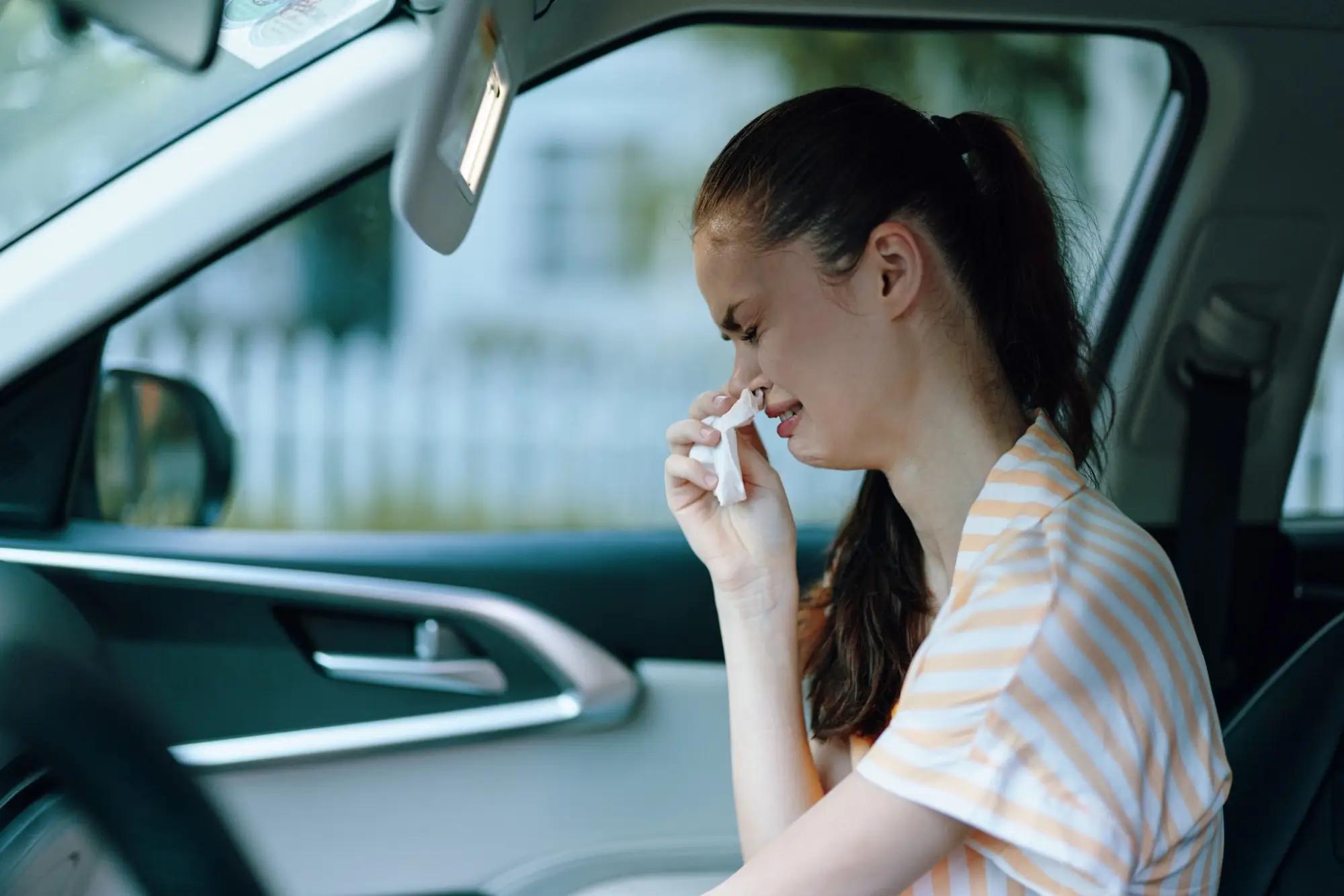 Emocionální žena brečí