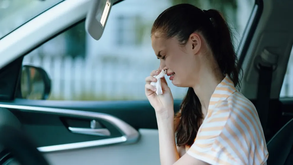 Emocionální žena brečí