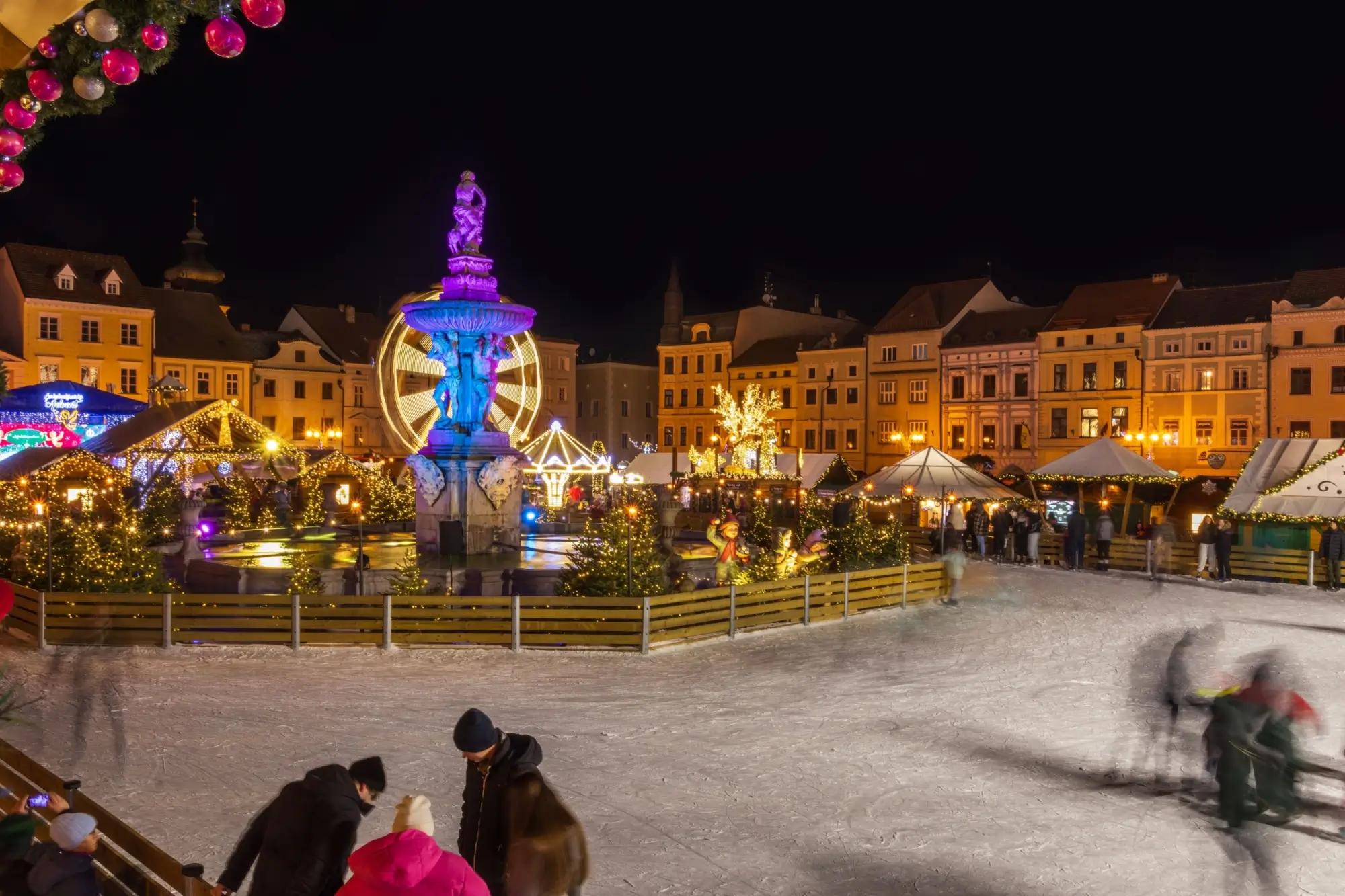 Vánoční náměstí Přemysla Otakara II. patří tradičně k těm nejkrásnějším. Zdroj: shutterstock.com