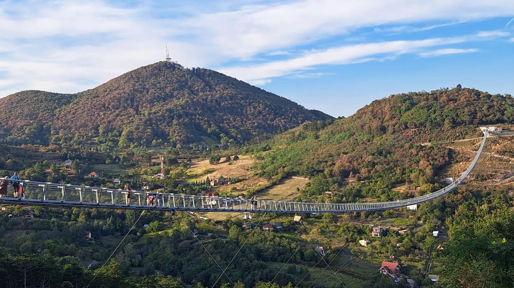 Aktuálně nejdelší visutý most na světě. 