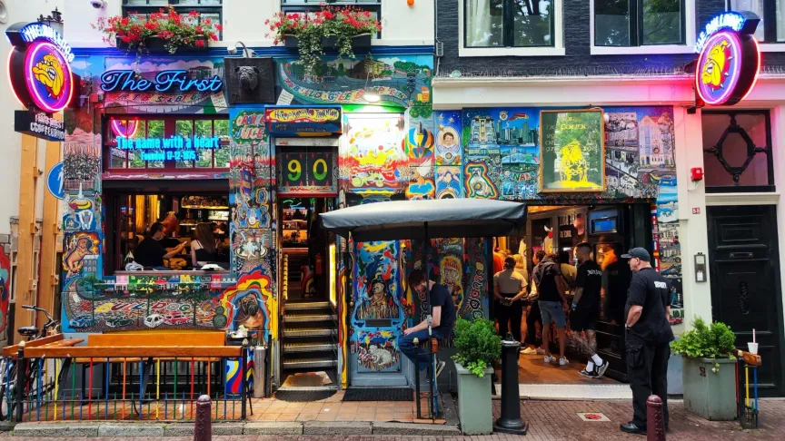 Coffeeshop v Amsterdamu / Zdroj: Shutterstock
