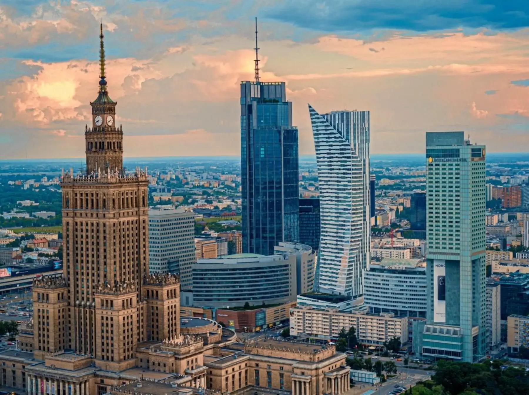 Letecký záběr na Varšavu.