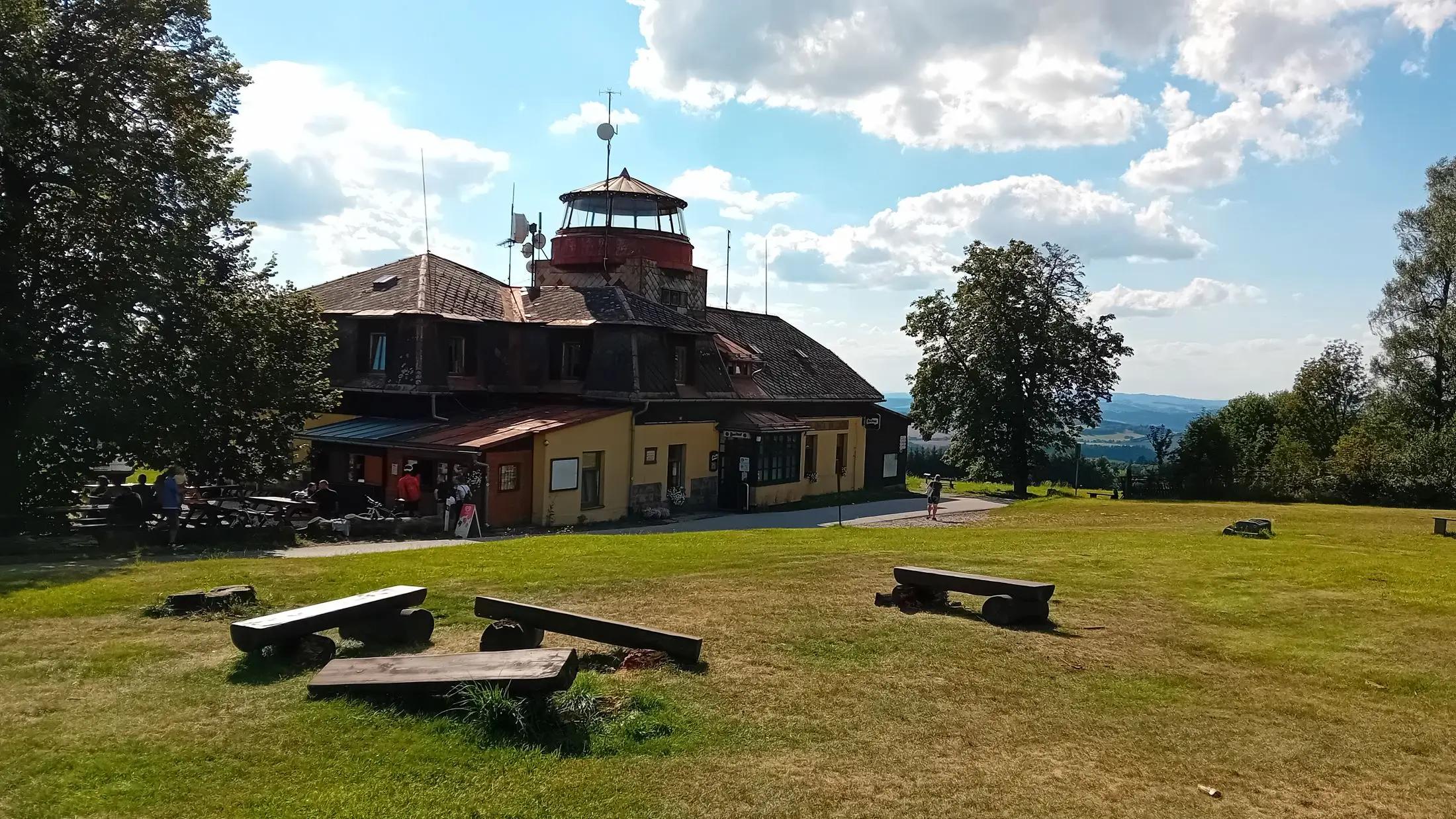 rozhledna s otevřeným kioskem