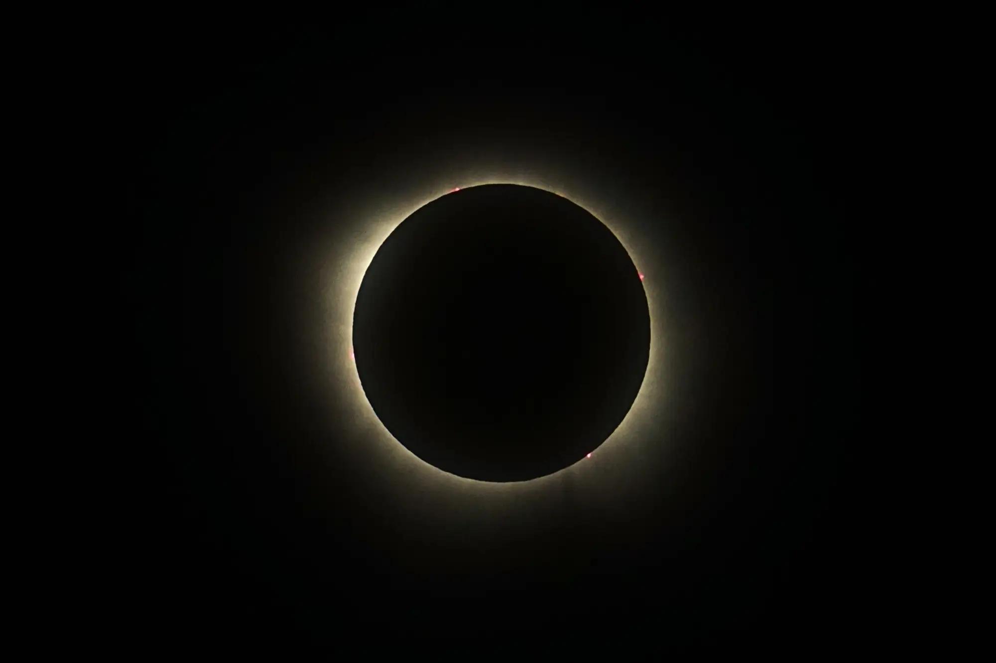 Úplné zatmění Slunce