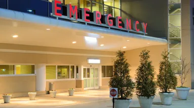 Papírové jistoty Češi hází do kufru. Skutečný svět nemocnic za hranicemi všem bere iluze