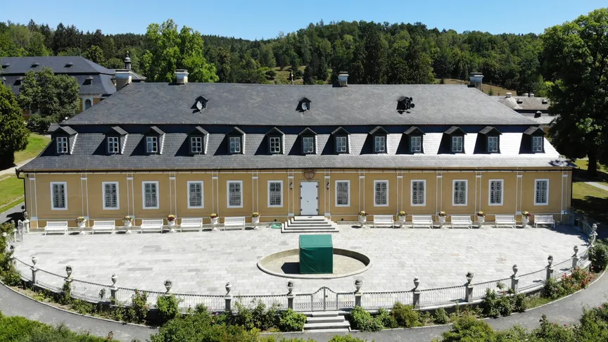 Tento zámek turisté milují.