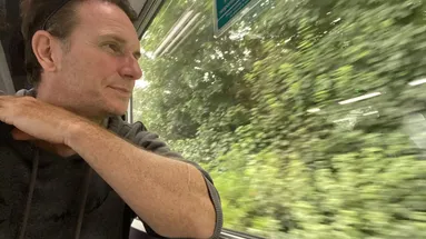 Muž ve vlaku - ilustrační foto