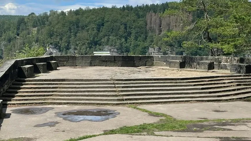 Vyhlídka, na které naleznete nádherný přírodní balkon.