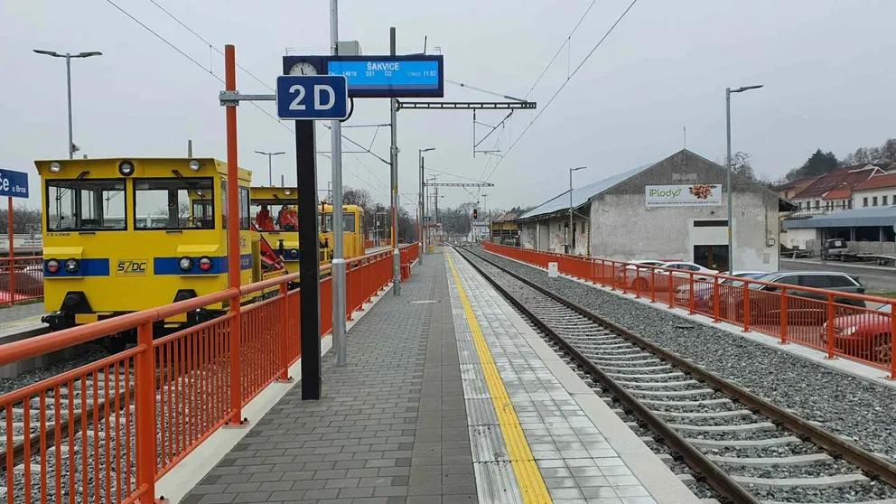 Výbuch cisteren změnil život v kraji. Teď se vlaky vrací, ale mnozí varují: Něco tu není v pořádku