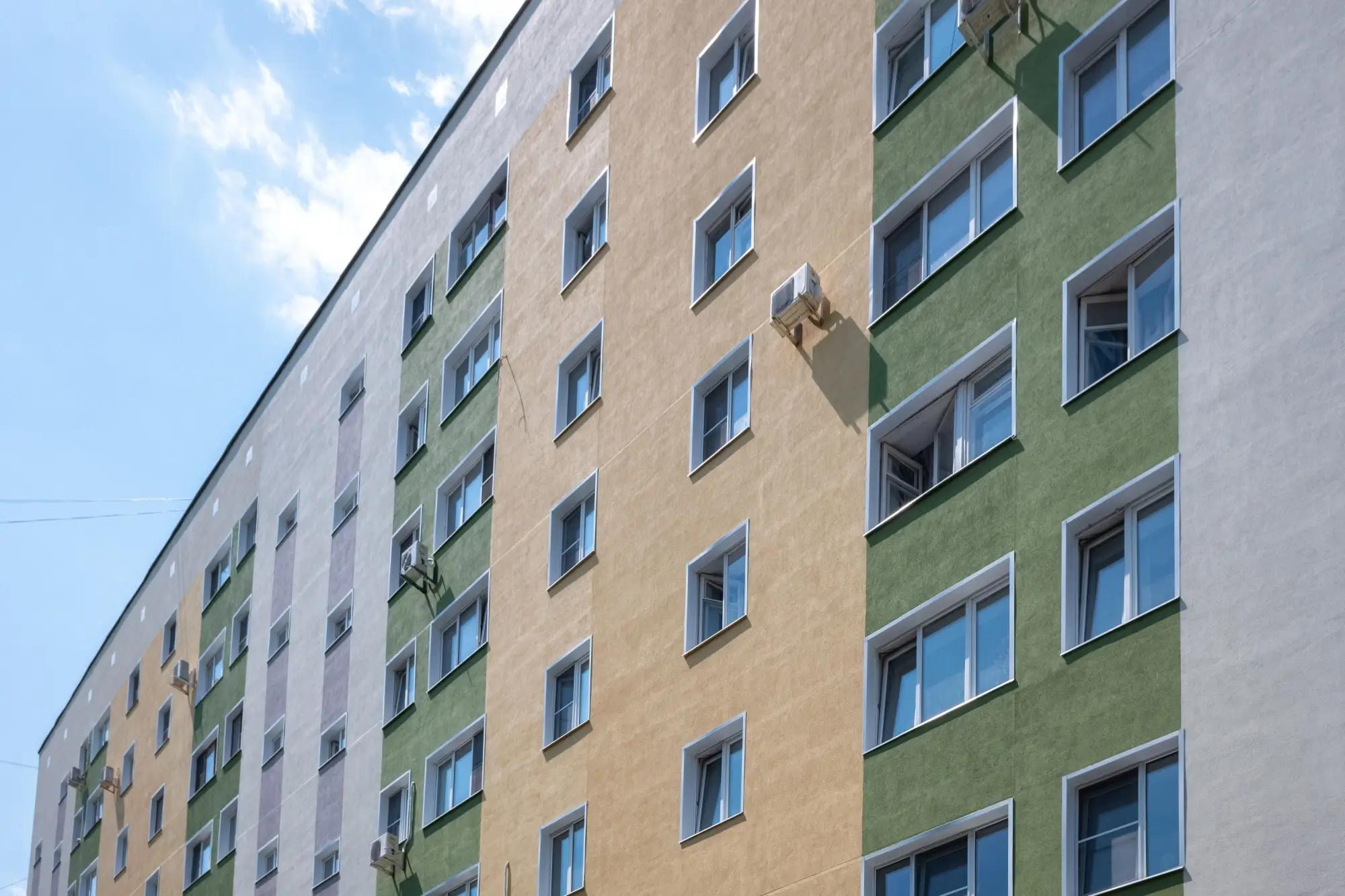 Panelák s novou fasádou