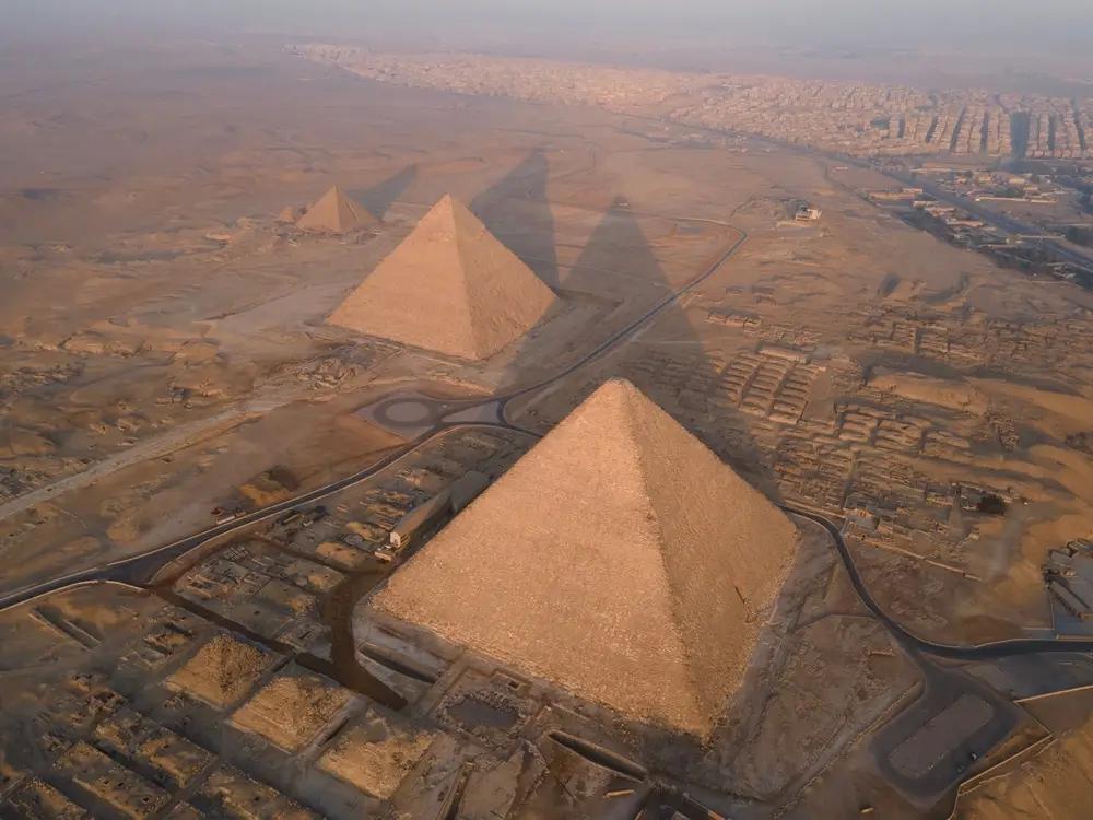 Pyramidy v Gíze letecký pohled