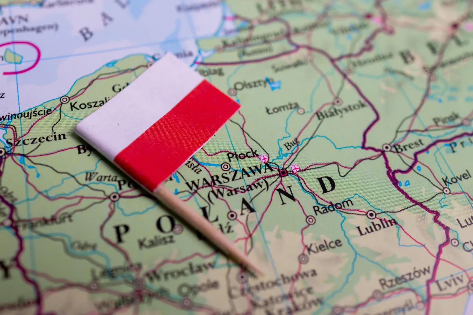 polská vlajka a mapa