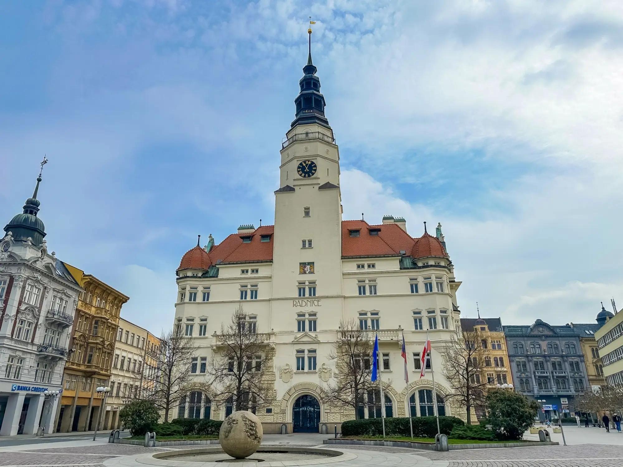Opava, Horná náměstí s Koulí
