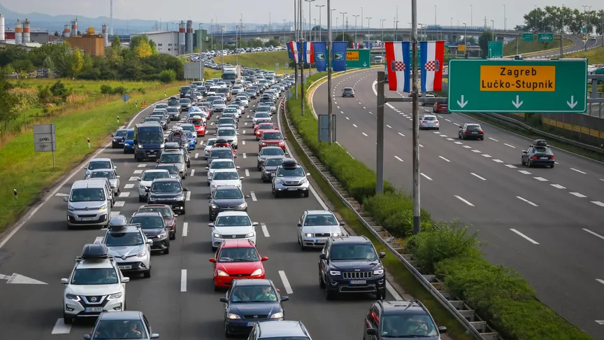 Dálnice v sevření kolapsu. Nejtěžší víkend na evropských silnicích, doprava se změnila v boj!