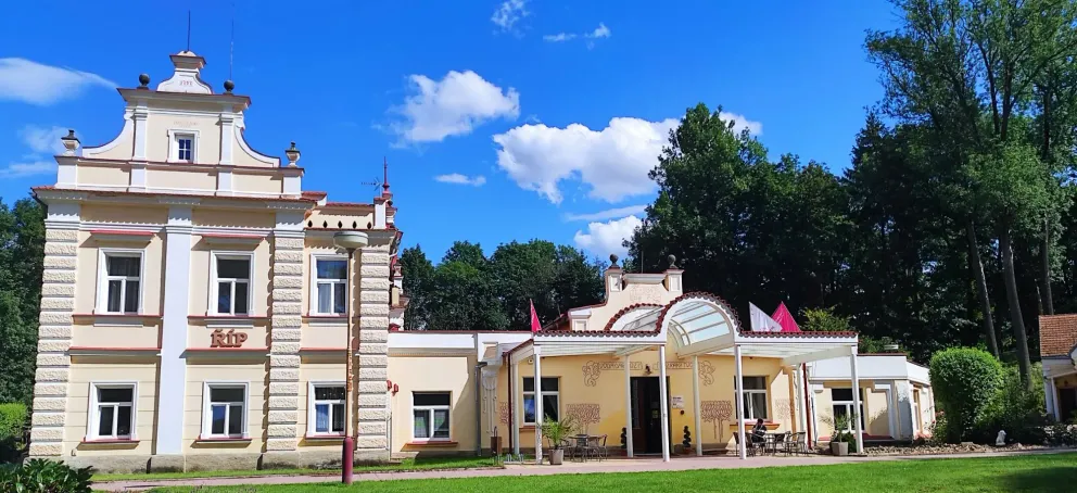 Tajná lázeňská oáza uprostřed Česka. Místo, kde čas zapomněl běžet a turisti nemají šanci