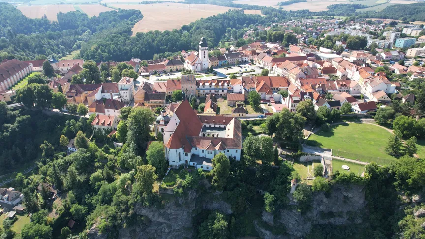 Pohled z perspektivy na město Bechyně