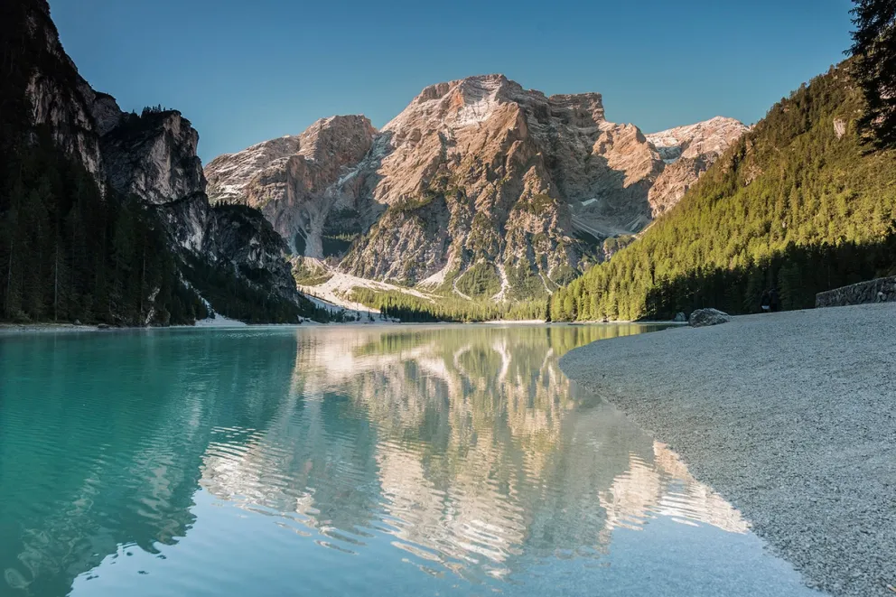 Toto italské jezero se nachází ve vyhlášeném národním parku.