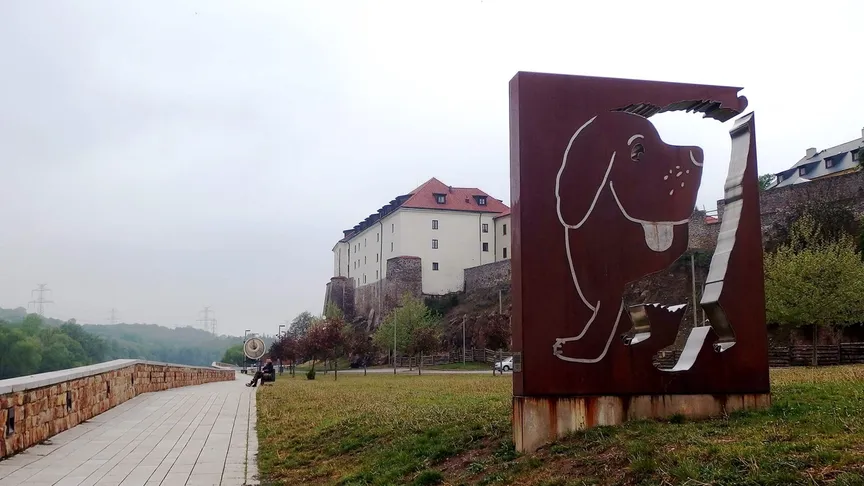 Maxipes Fík do Kadaně neodmyslitelně patří.