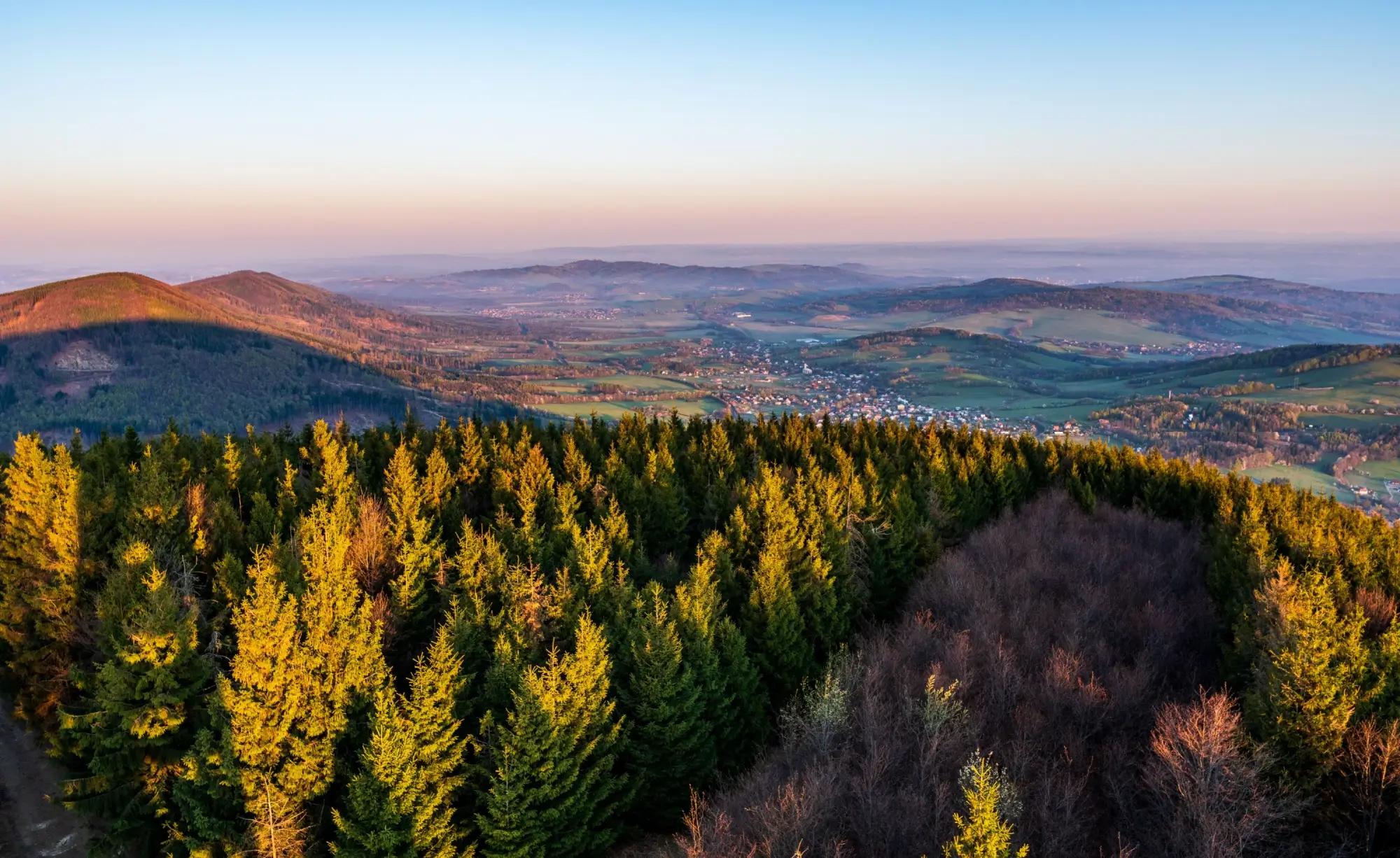Příroda v Beskydech při zlaté hodince