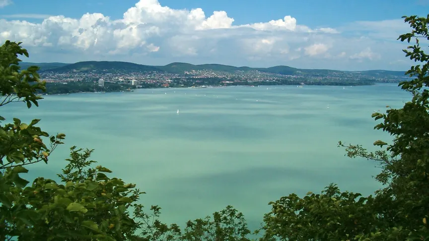 Balaton nabízí krásné písečné pláže.