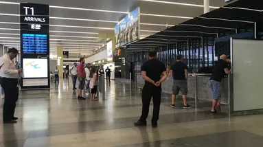 Pokud nechcete mít problémy s odbavením, nepoužívejte jednobarevný kufr