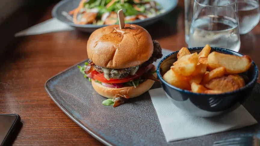 Burger s hranolky