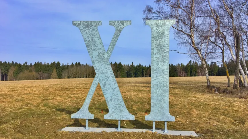 Bezvěřovské sluneční hodiny jsou dominantou České republiky.