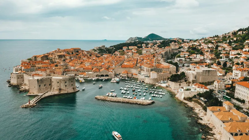 Oblíbená destinace Čechů zavádí turistická pravidla.