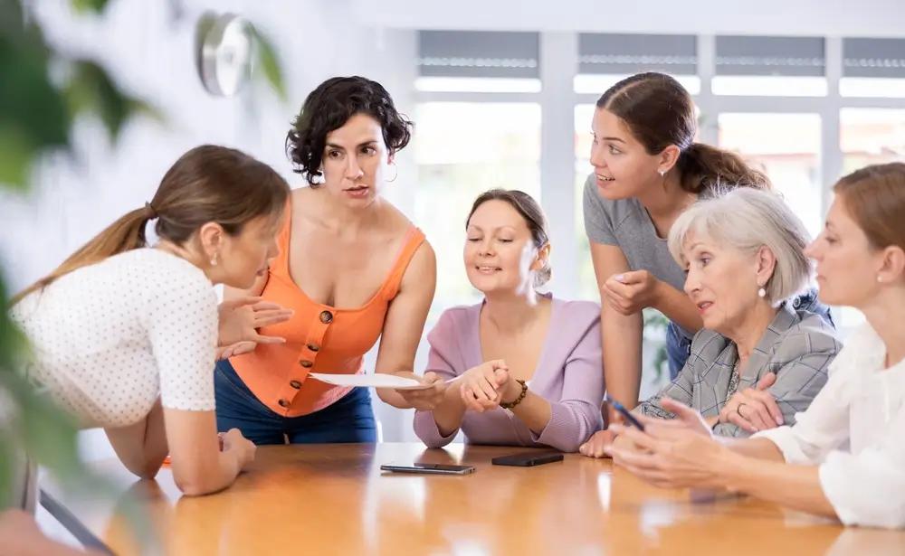 Když se učíte cizí jazyk, snažte se mluvit, kdykoliv je to možné.