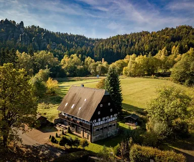Zapomenutý kout Česka, který ohromí i milovníky Provence. A přitom je to pár hodin od Prahy Místo v Česku, které téměř nikdo nezná.