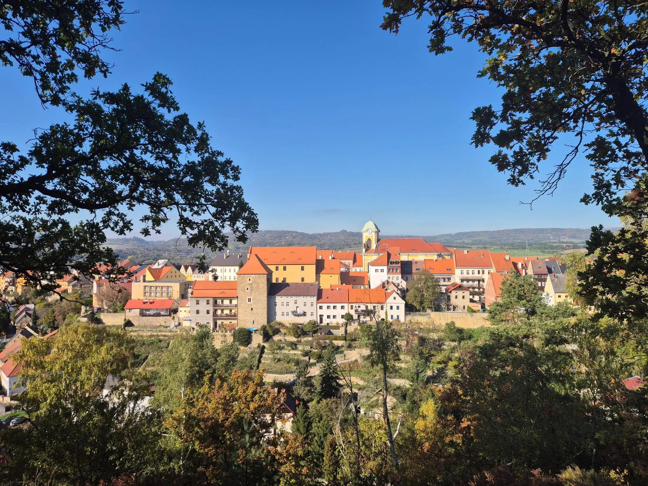 Město známé z filmů Kolja nebo Rebelové